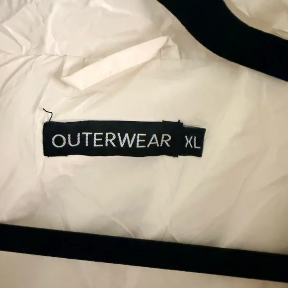 NWOT Elegant Women's Cream Quilted Vest - Picture 3 of 8